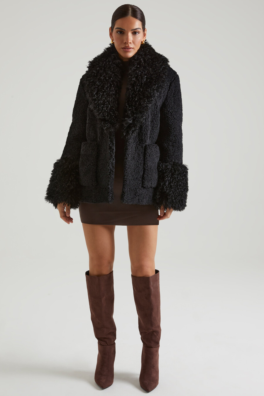 Παλτό shearling με μεγάλες μπροστινές τσέπες σε μαύρο χρώμα
