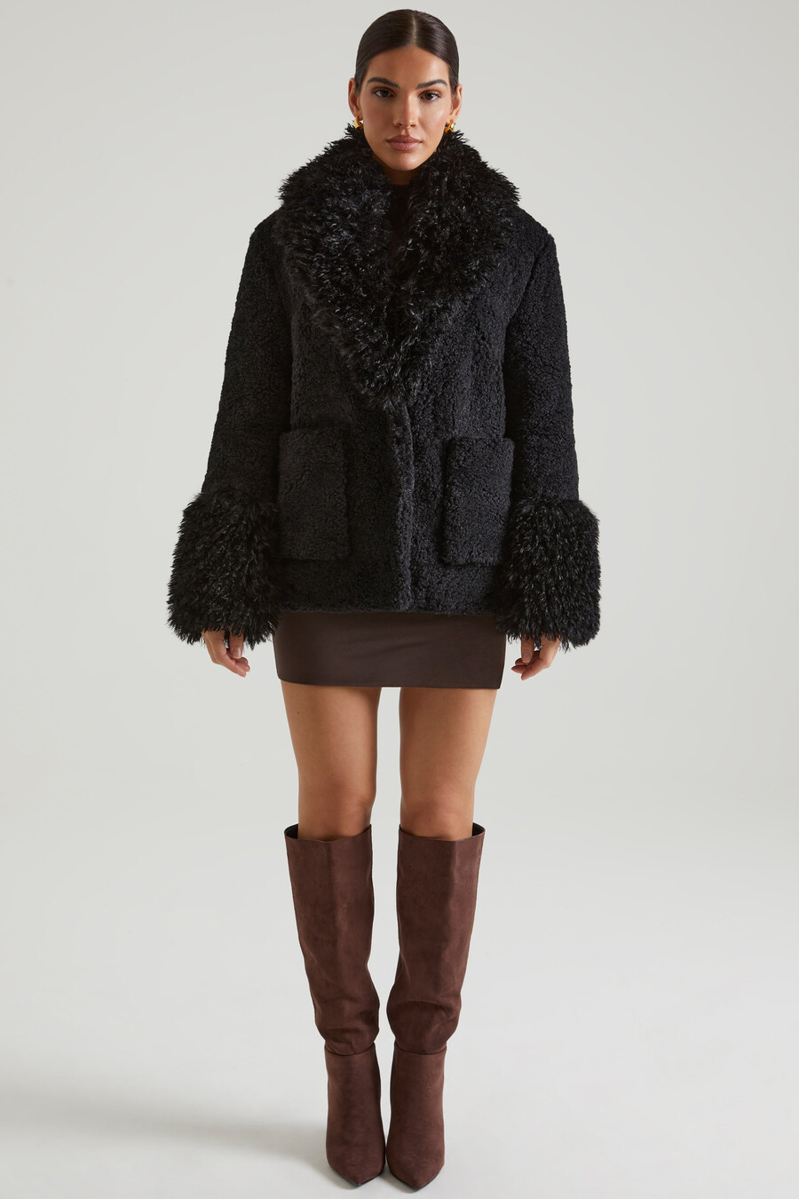 Παλτό shearling με μεγάλες μπροστινές τσέπες σε μαύρο χρώμα