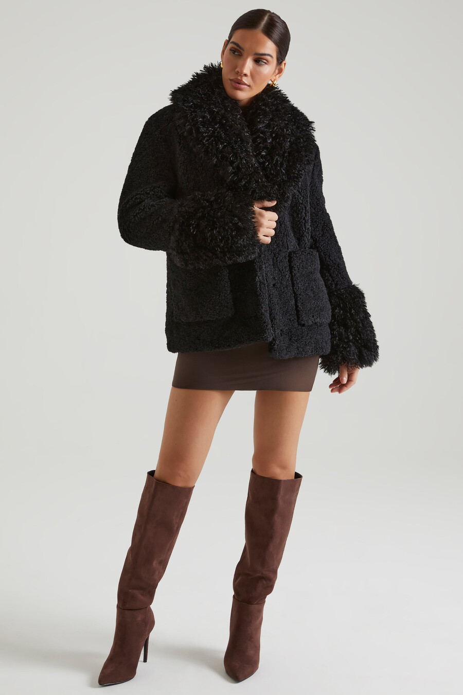 Παλτό shearling με μεγάλες μπροστινές τσέπες σε μαύρο χρώμα