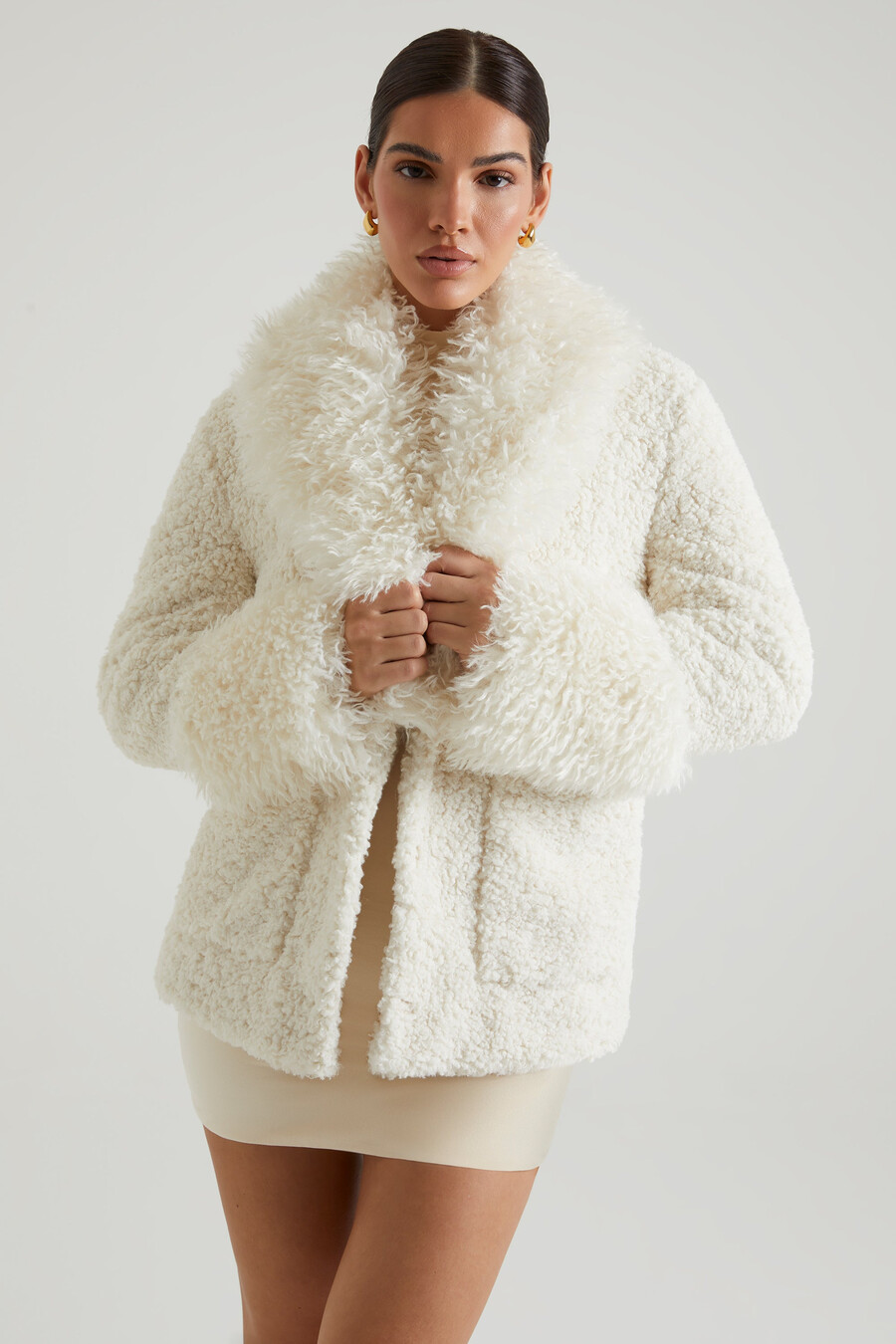 Παλτό shearling με μεγάλες μπροστινές τσέπες σε κρεμ χρώμα