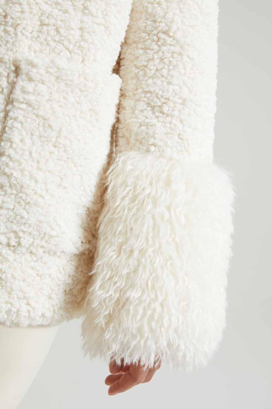 Παλτό shearling με μεγάλες μπροστινές τσέπες σε κρεμ χρώμα