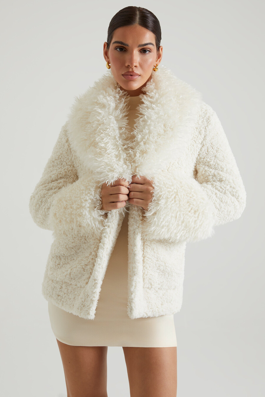 Παλτό shearling με μεγάλες μπροστινές τσέπες σε κρεμ χρώμα