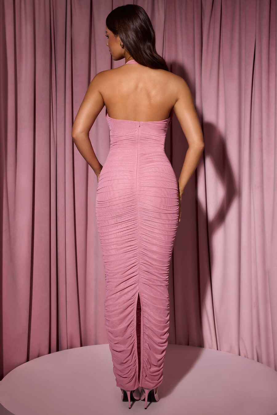 Φόρεμα μάξι με βολάν και λαιμόκοψη σε χρώμα dusty pink