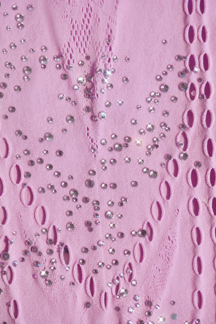 Μίνι φόρεμα με ντεκολτέ και τιράντες σε μωβ-ροζ χρώμα