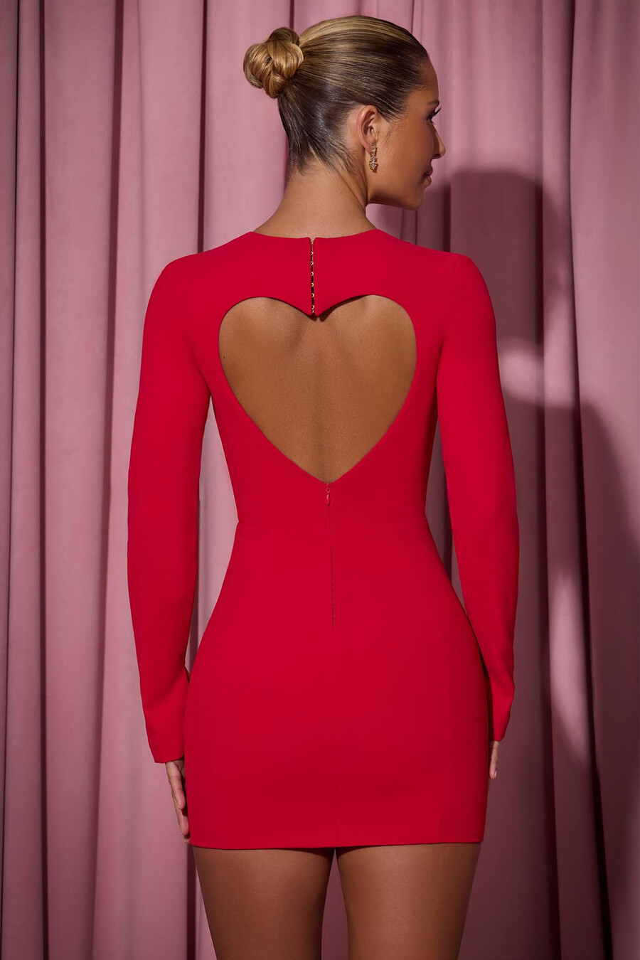 Μίνι φόρεμα bodycon με κοψίματα και λεπτομέρεια καρδιάς σε κόκκινο χρώμα