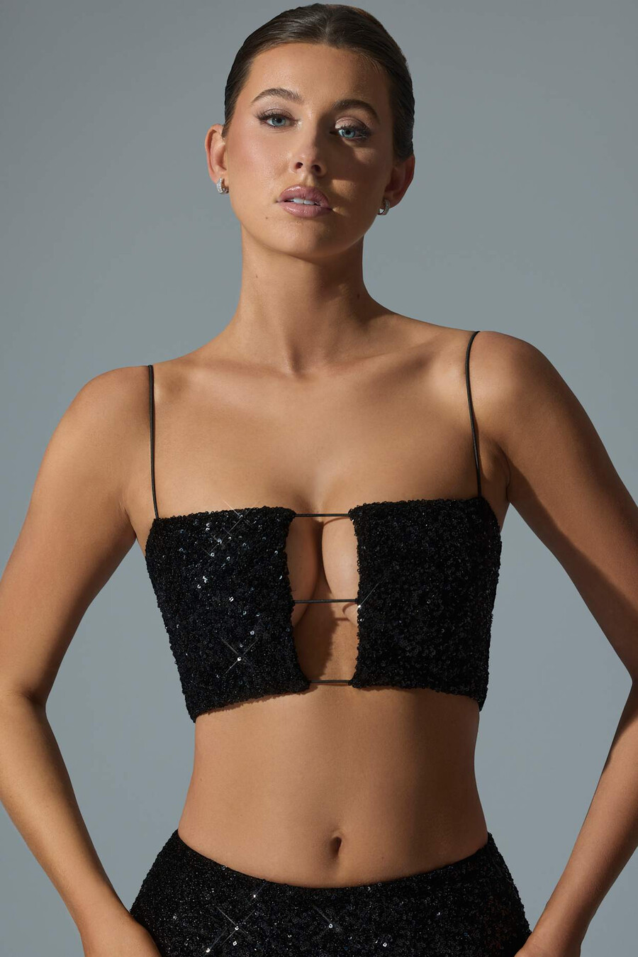 Διακοσμημένο crop top με Κομμάτια σε Μαύρο