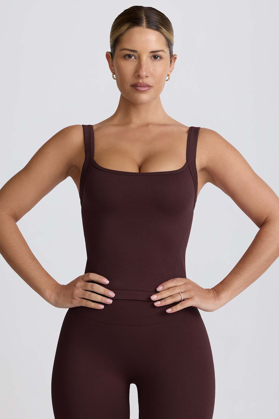 super sculpt Μακρύ φανελάκι χωρίς ραφές σε σοκολάτα