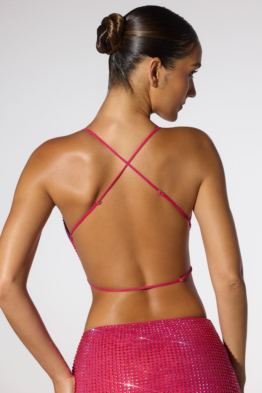crop top με ανοιχτή πλάτη και διακοσμητικό ντεκολτέ σε έντονο ροζ χρώμα