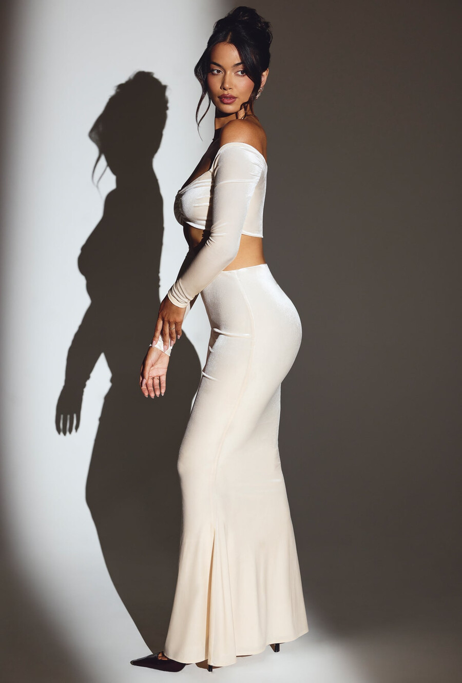 Βελούδινο crop top με Ώμους και Σούρες σε Ιβουάρ Χρώμα