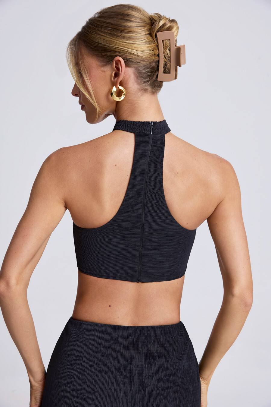 crop top με Λεπτομέρειες για το Υλικό και το Τσόκερ σε Μαύρο Χρώμα