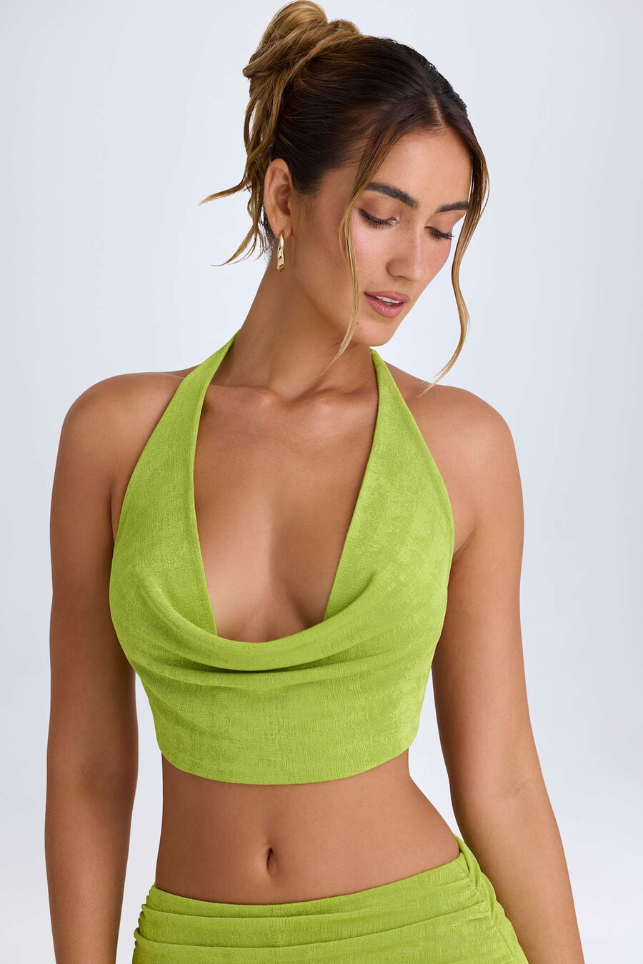 crop top με ντεκολτέ και κλείσιμο μπροστά σε χρώμα pear green