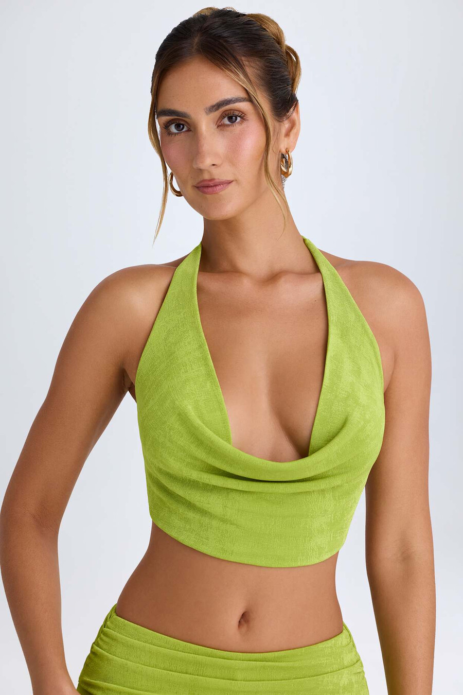 crop top με ντεκολτέ και κλείσιμο μπροστά σε χρώμα pear green