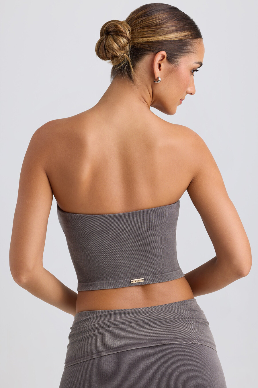Μπλούζα bandeau crop σε χρώμα washed charcoal