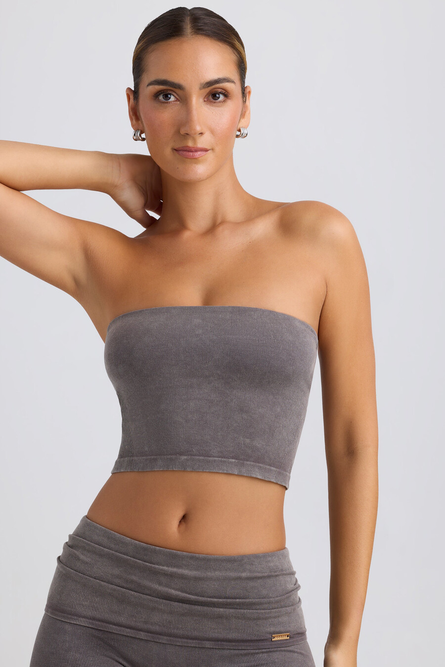 Μπλούζα bandeau crop σε χρώμα washed charcoal