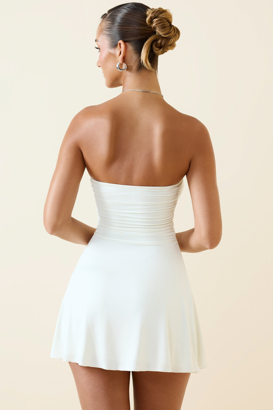 Μίνι φόρεμα bandeau ruched a-line σε βανίλια