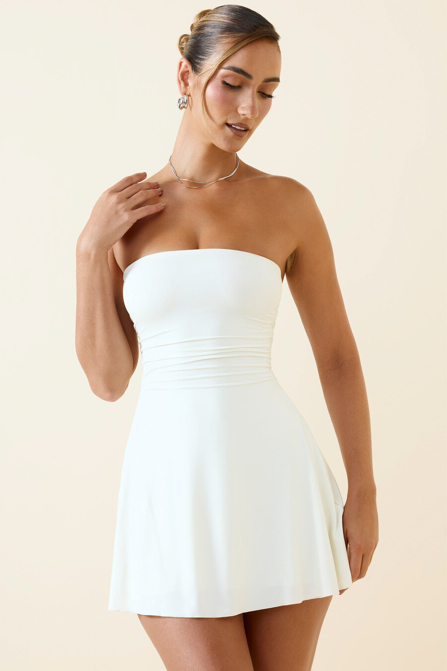 Μίνι φόρεμα bandeau ruched a-line σε βανίλια