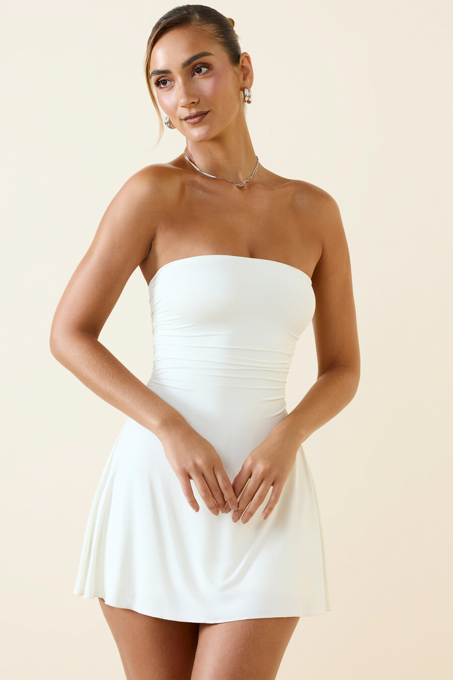 Μίνι φόρεμα bandeau ruched a-line σε βανίλια